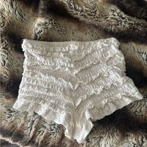 Zara White Lace Ruffle Shorts